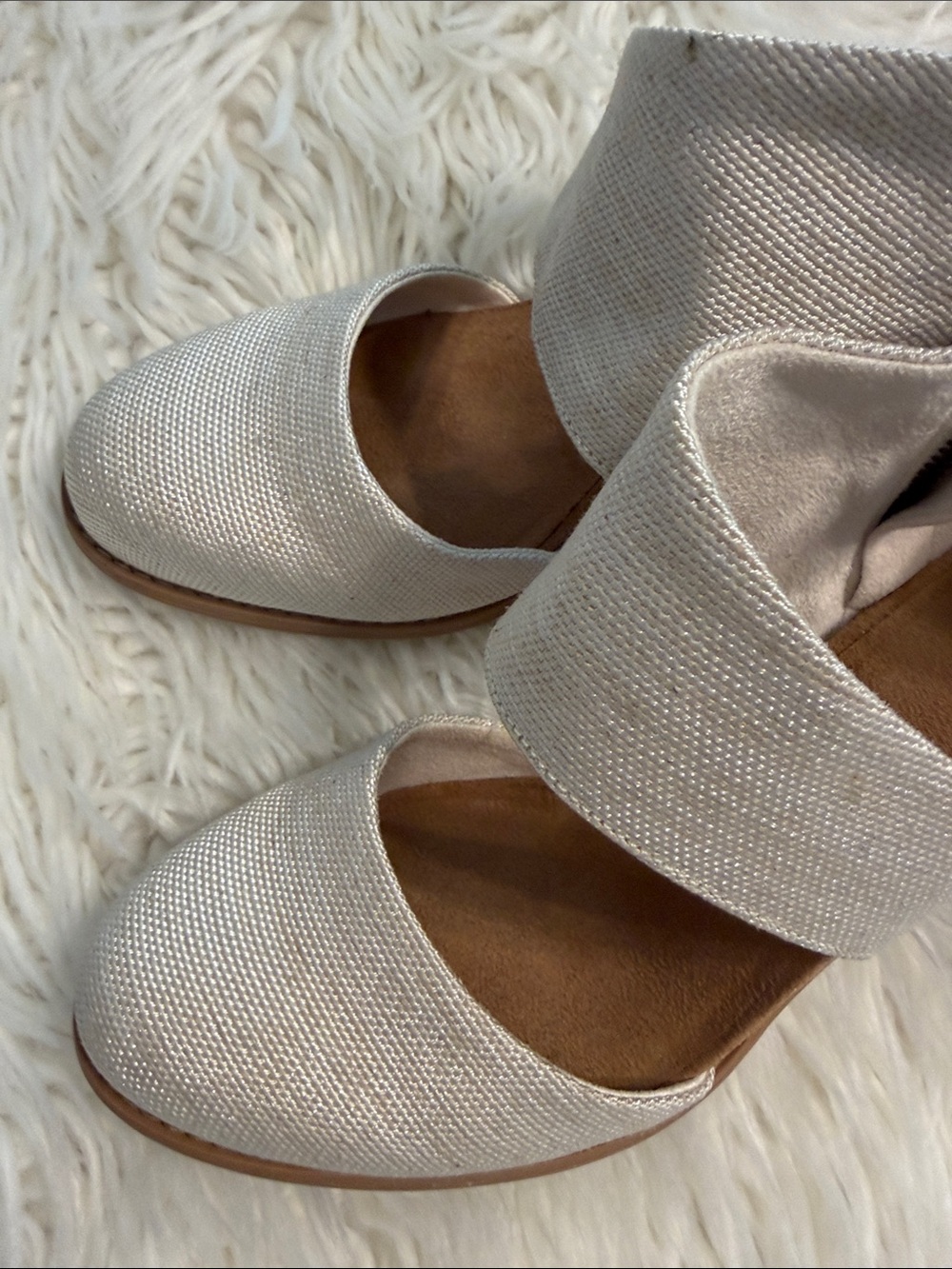 TOMS Cream Canvas Cross-Strap Block Heel Sandals size 9 BNWOT - Picture 3 of 8